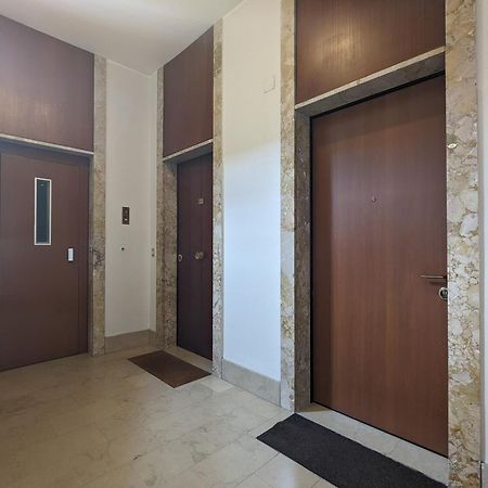 شقة Big House-Private Parking-12" Walk From The Arena فيرونا المظهر الخارجي الصورة